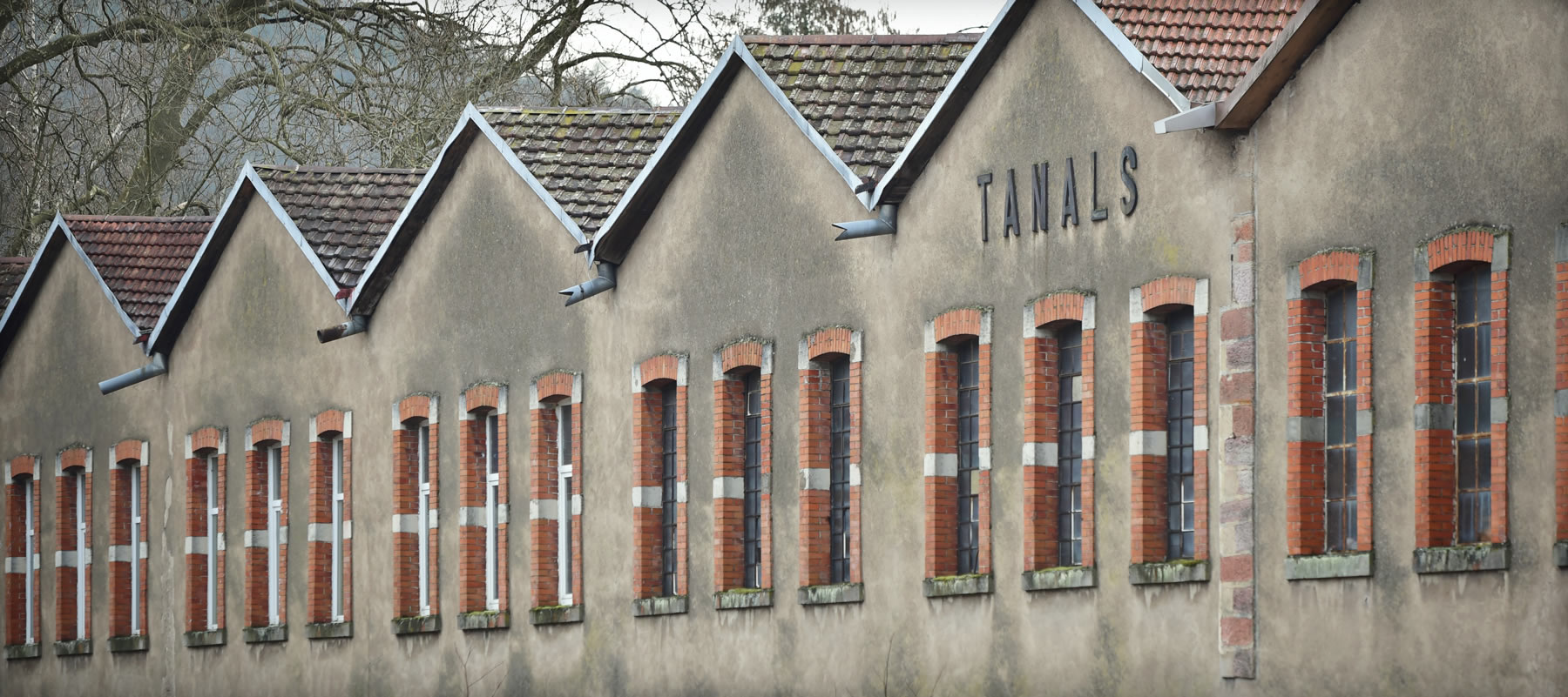 Site historique de l'usine TANALS au bord de la rivière motrice à Masevaux